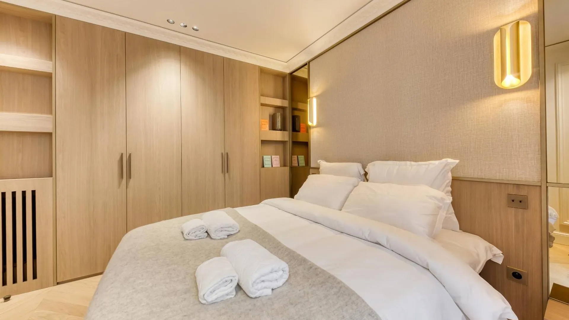 Prestige L 3Ch L 2Sdb L Clim L Louvre Apartment Paris 0*,  France